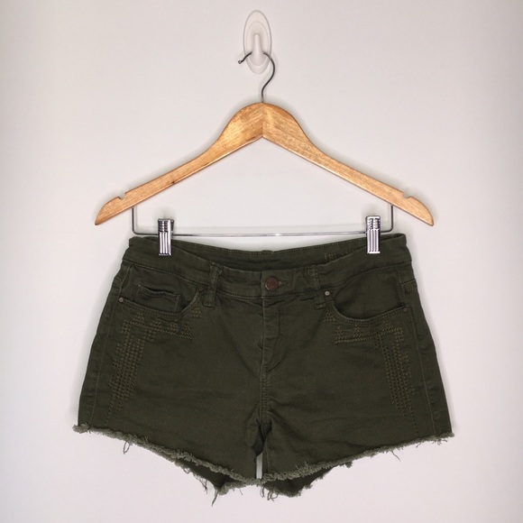 Blank NYC Pants - BLANK NYC | SIZE 28 | DISTRESSED RAW HEM SHORTS